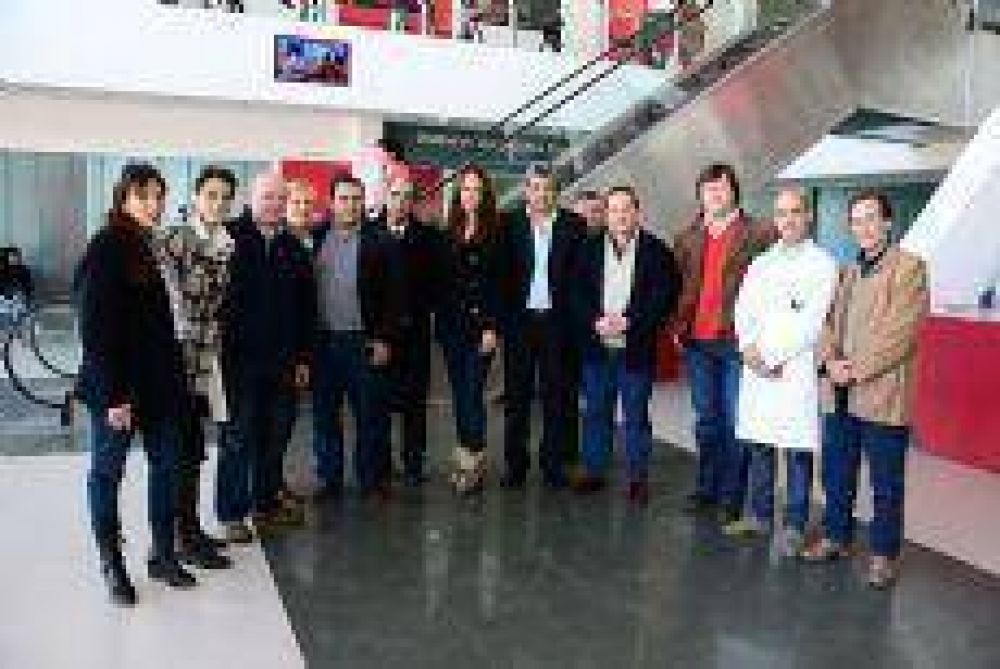 Importante comitiva de Avellaneda recorri� los hospitales de Malvinas Argentinas