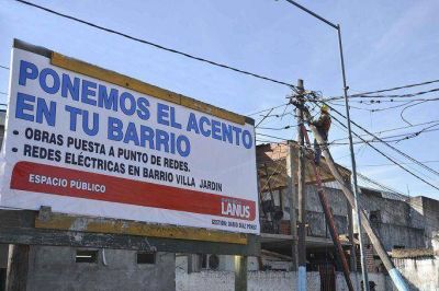 Trabajos de puesta a punto de redes el�ctricas en Villa Jard�n - Lan�s