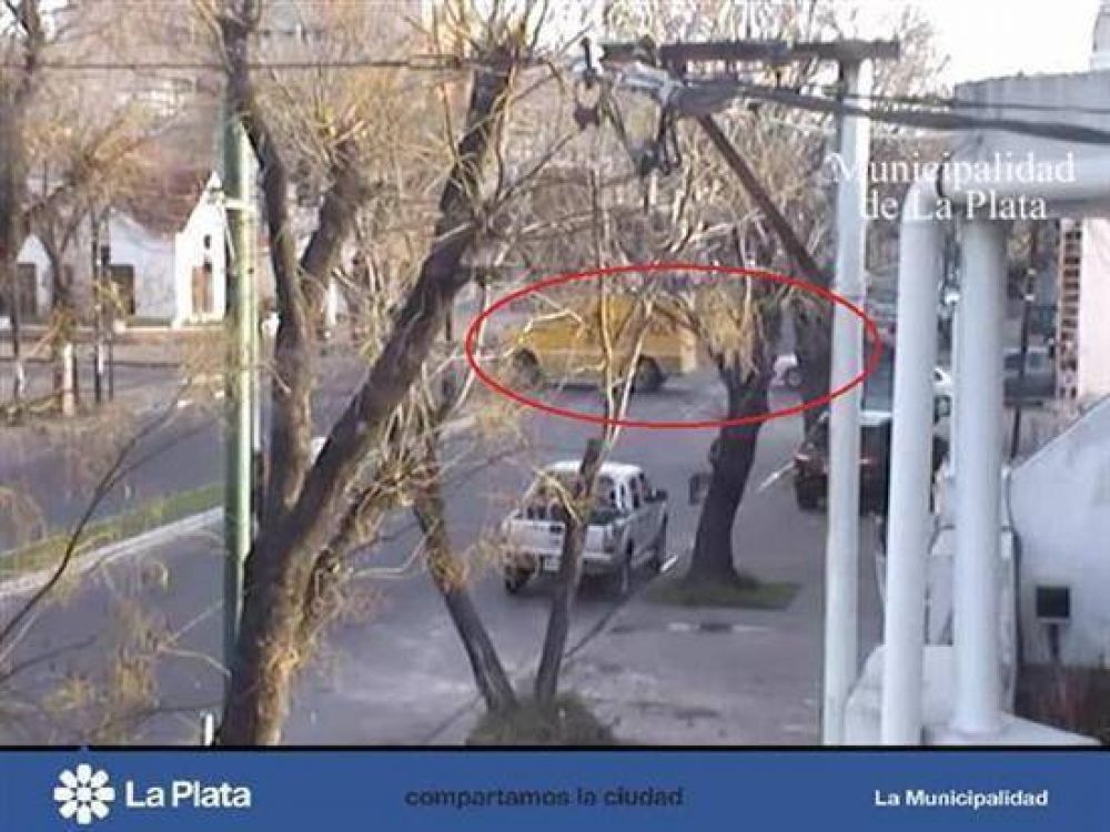 C�maras captaron parte de la secuencia del robo a blindado en 44 y 27