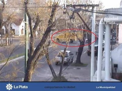 C�maras captaron parte de la secuencia del robo a blindado en 44 y 27