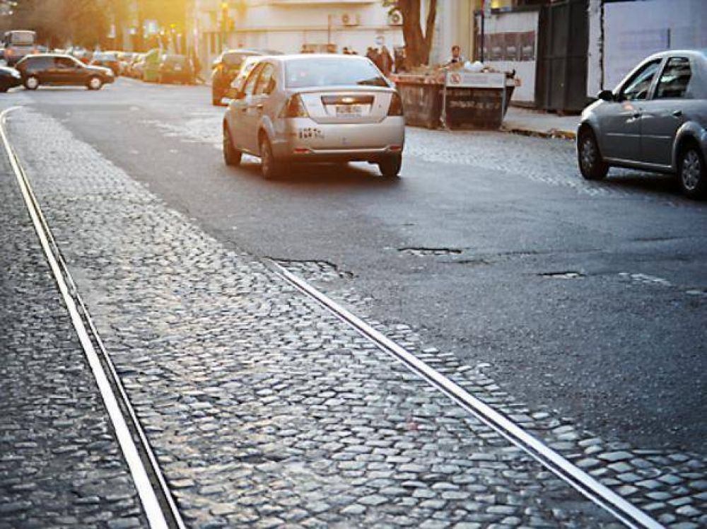 Recuperar�n centenarios rieles y durmientes del tranv�a que est�n en la calle Rioja