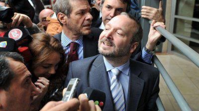Sabbatella denunci� penalmente al Grupo Clar�n por no respetar la grilla de canales