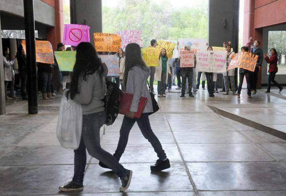 Docentes universitarios en Tucumn ya llevan ochenta das de paro