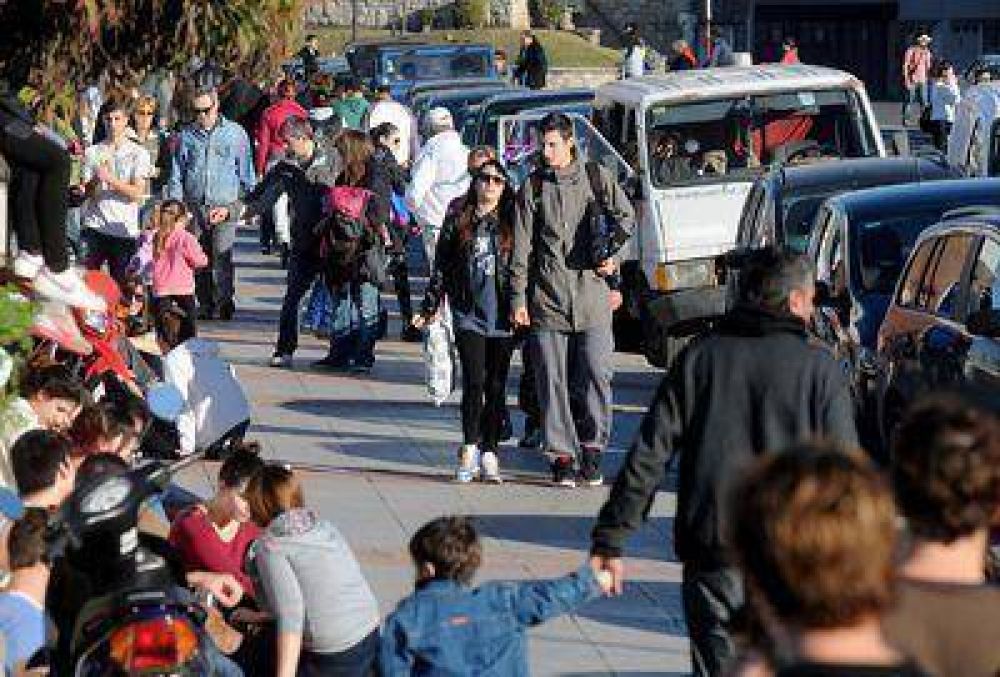 Intenso acceso de turistas por el fin de semana largo