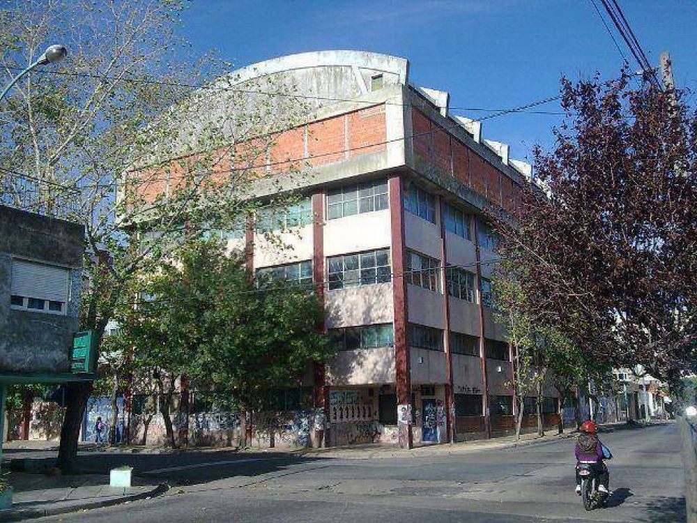 �Patru� Far�as: el diputado corri� con el auto a delincuentes que asaltaron a un estudiante