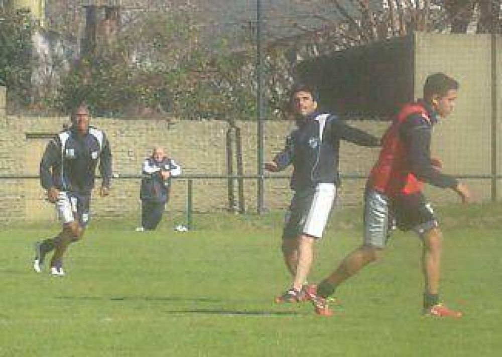 Quilmes hizo f�tbol y los titulares se pararon 4-4-2 con Bra�a y Klusener