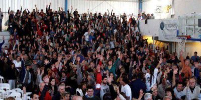Hist�rico: Los socios rechazaron la venta del Club Universitario