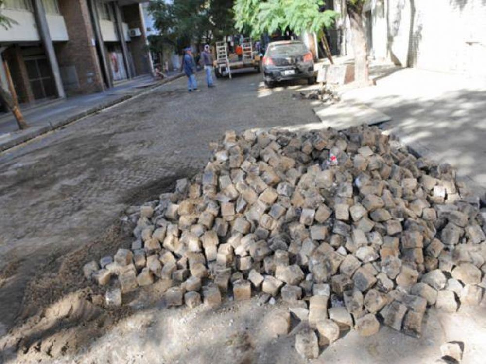 Pol�mica por el reemplazo de los viejos adoquines por asfalto en las calles rosarinas