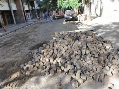 Pol�mica por el reemplazo de los viejos adoquines por asfalto en las calles rosarinas