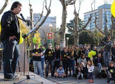 Emotiva primera conmemoraci�n del 