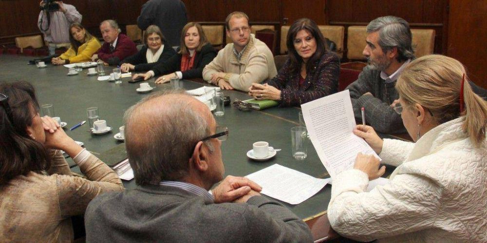 La UNT y ADIUNT suscribieron un acuerdo con miras a resolver el conflicto salarial docente