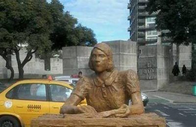 Removieron la pol�mica estatua de Ana Frank