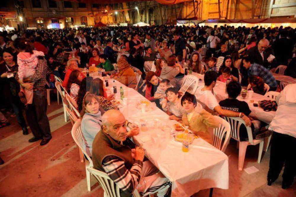 La Feria de las Colectividades atrapa a los santafesinos