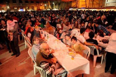 La Feria de las Colectividades atrapa a los santafesinos