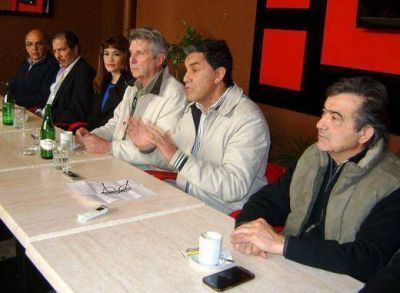 Miguel R�os renunci� en el municipio y oficializ� su pase al massismo