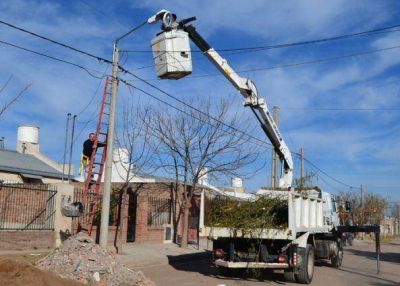 Contin�a la colocaci�n de nuevas luminarias