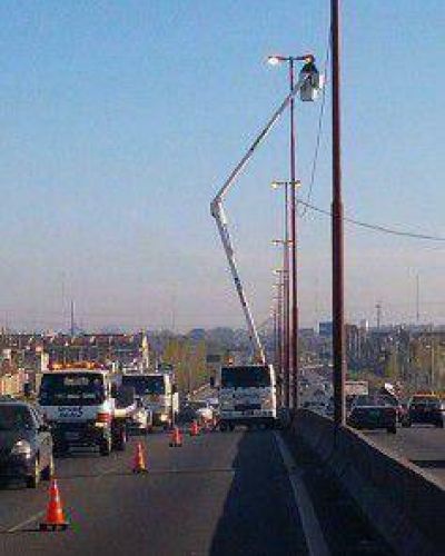 Renovaron m�s de 100 luces en la autopista Presidente Per�n