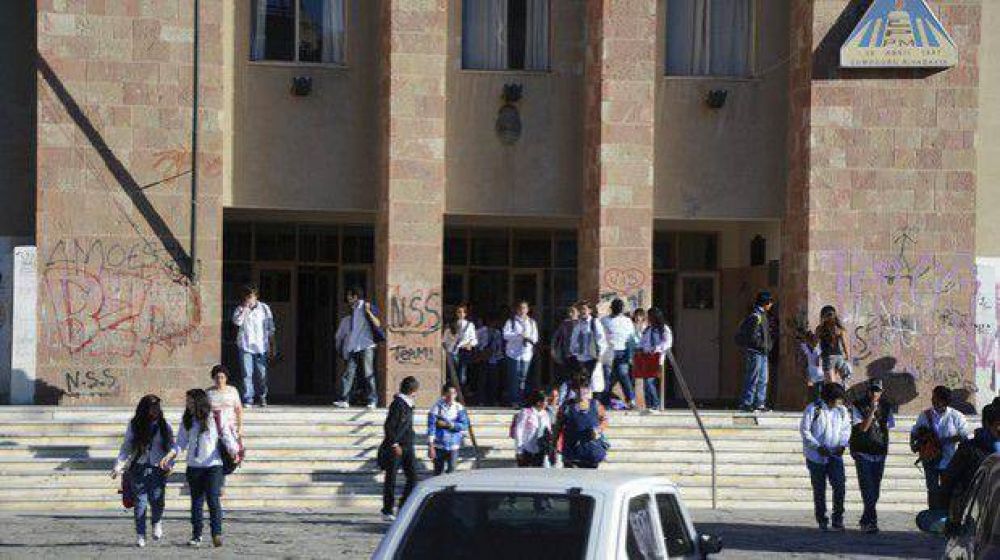 Denuncian caso de bullying en el Colegio Perito Moreno