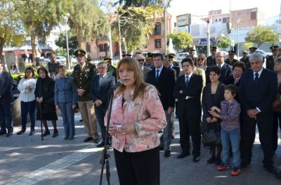Se record� en la Plaza 25 de Mayo al General San Mart�n