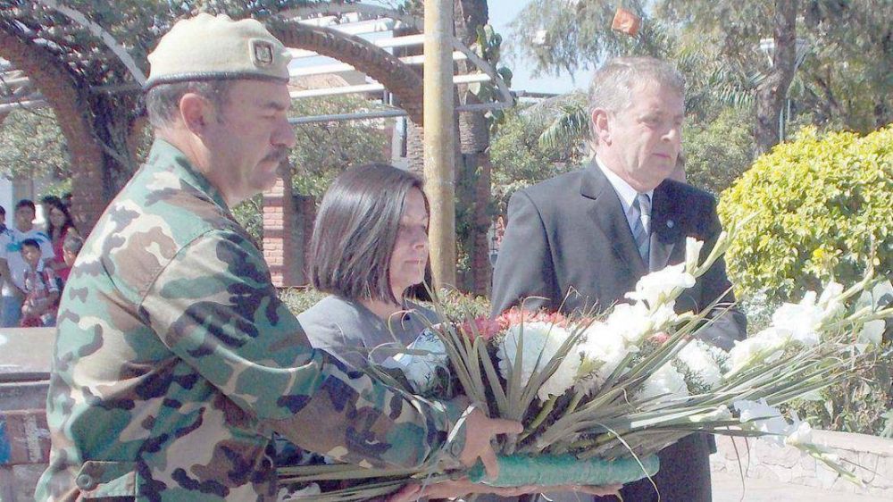 Recordaron ayer al Padre de la Patria con actos y un desfile