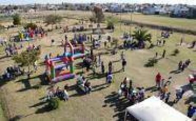 La Plata: Comuna inaugur� una nueva plaza en 19 y 78, de Altos de San Lorenzo 