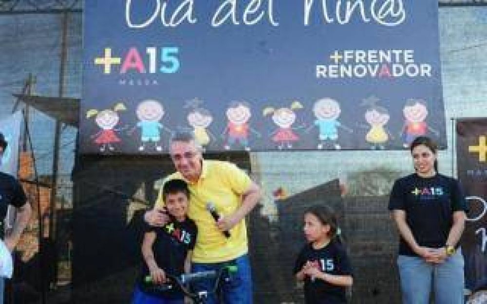 Tigre: Pol�mica por festejos del D�a del Ni�o con remeras de Massa 2015