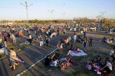 M�s de 35 mil vecinos coparon los parques de lomas el finde largo