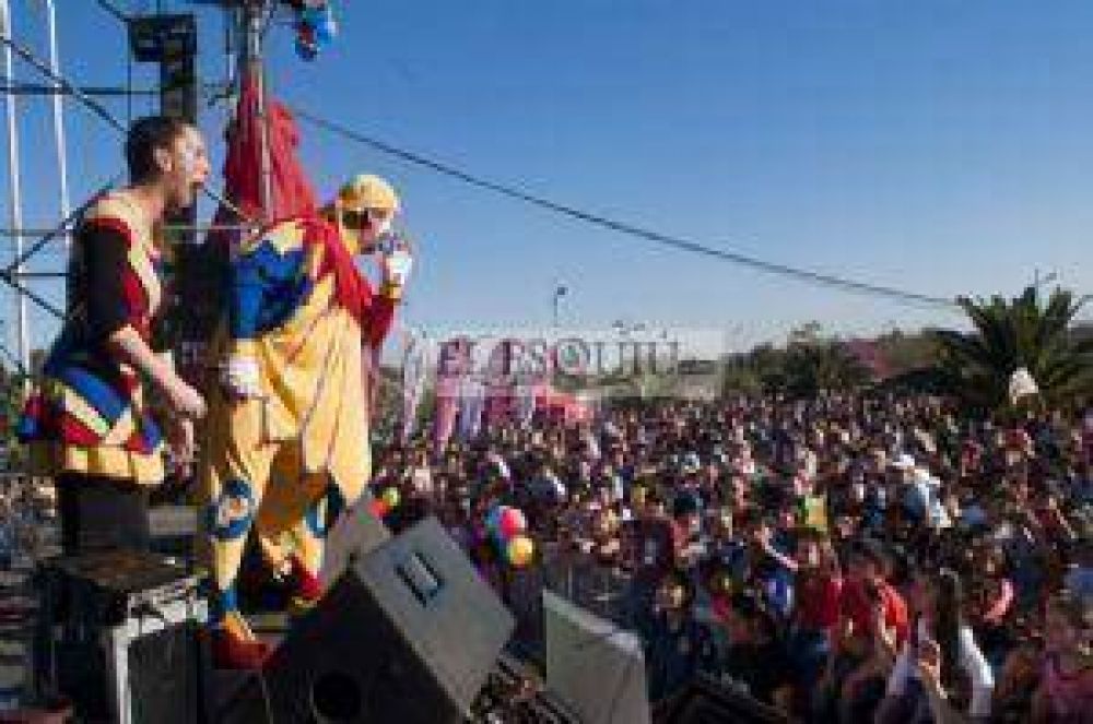 Cientos de ni�os disfrutaron del espect�culo de Pi��n Fijo