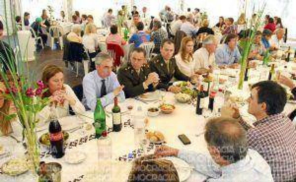 Recorrida pol�tica para mostrarse cerca del campo