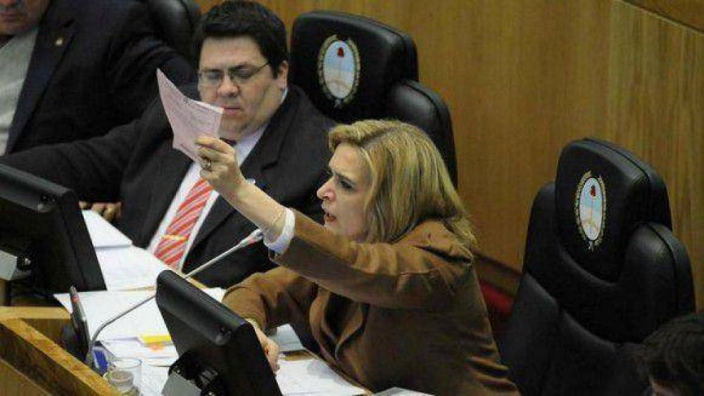El�as de P�rez pide remoci�n de Dur�n como interventor del IPVDU