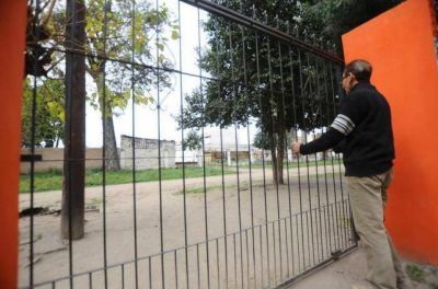 En el barrio Obrero, los vecinos se sienten �presos� de la c�rcel