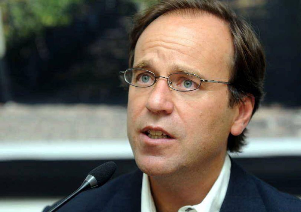 Aguinaga analiza su salida del PD para sumarse al Pro