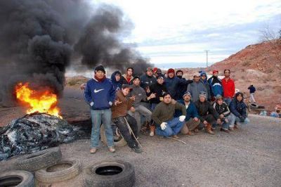 Ahora los desocupados cortaron la ruta en Rinc�n de los Sauces 