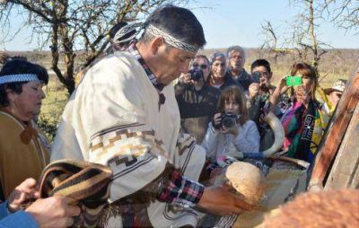 Sepultaron los restos de Mariano Rosas en Leuvuc�