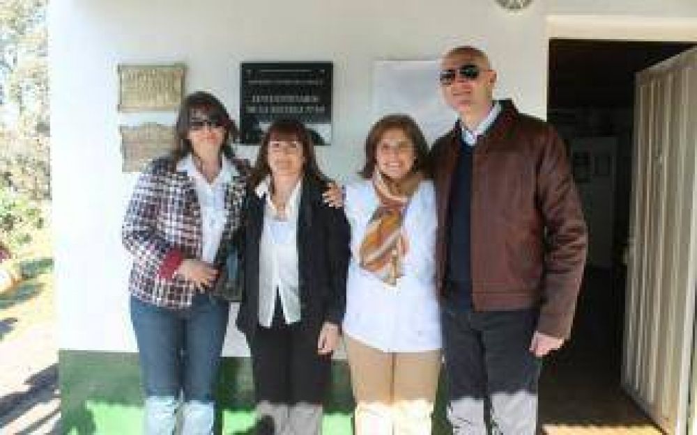 Intendente Hernando celebr� el cincuentenario de la Escuela 30 en Daireaux