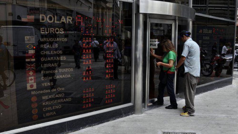Despu�s de la escalada, el d�lar libre baja y cotiza a 13,16 pesos