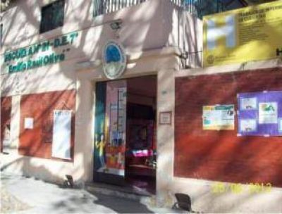 Cay� un techo en una escuela y suspendieron las clases