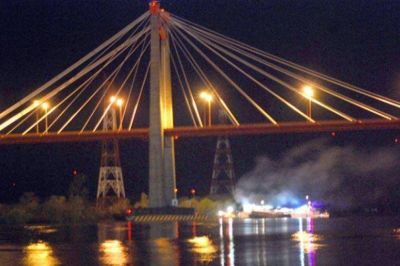 Explot� un barco bajo el puente Z�rate-Brazo Largo