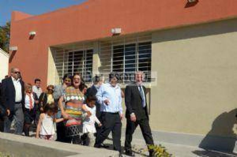 Luc�a inaugur� el nuevo edificio de la escuela N� 46 �Hip�lito Yrigoyen�