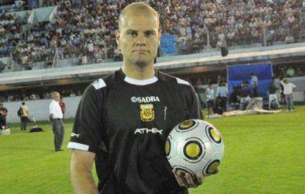 Mariano Gonzlez, rbitro de Santamarina vs. Unin