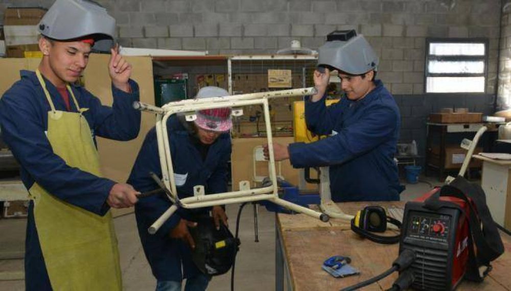 J�venes que vuelven a estudiar para dejar de ser los �ni-ni�