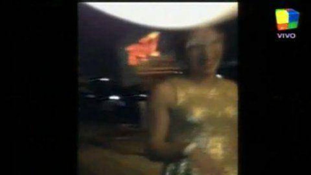 El video de una figura del momento borracha, acosando a hombres en la calle