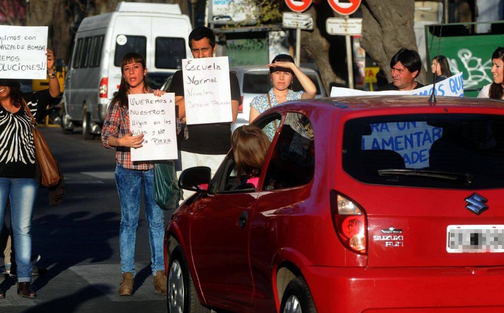 Amenazas de bomba: dos estudiantes involucrados y postergan trimestrales