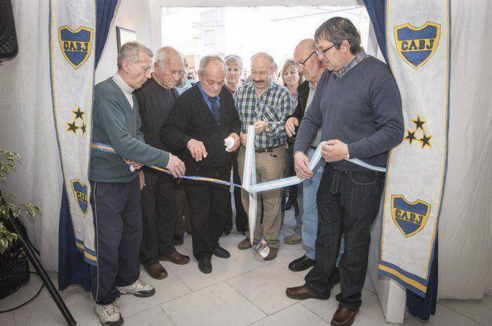 En un emotivo acto, Inza acompa�� a la Pe�a de Boca en la inauguraci�n de su Sal�n de Fiestas