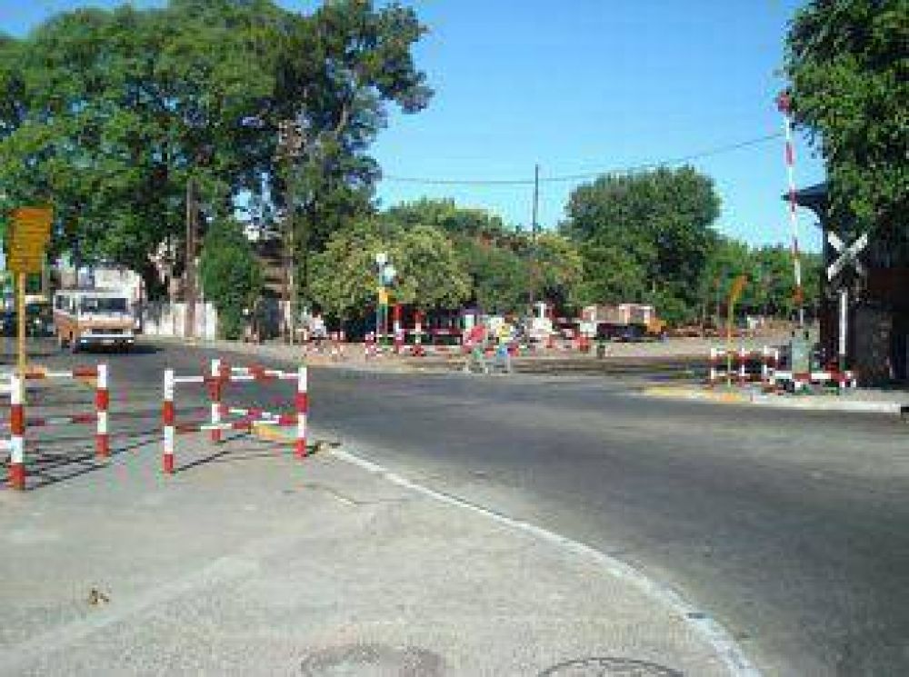 Bajo v�as de Bernal: se cierra la barrera de Espora y se descart� abrir otro en calle Constituci�n