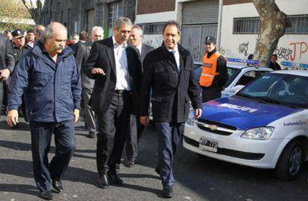 Scioli y Ferraresi pondr�n en marcha el ciclo lectivo de los primeros cadetes de la Polic�a Comunal