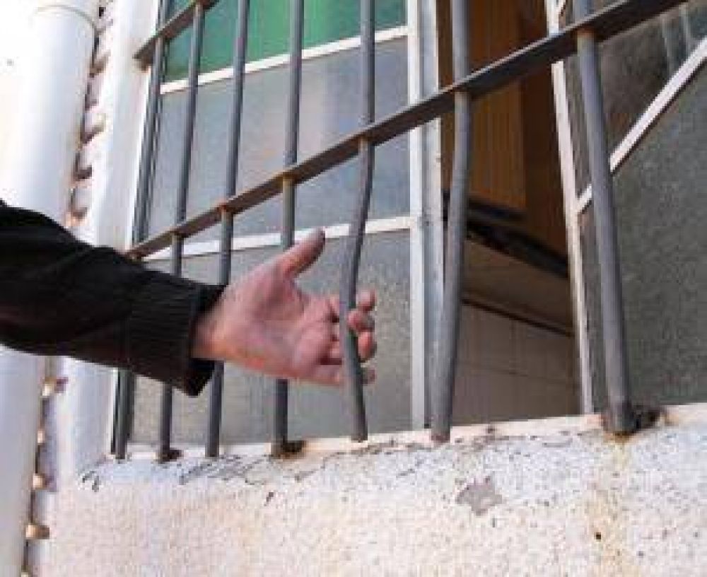 Rivadavia: roban U$S20.000, $30.000 y joyas de una casa