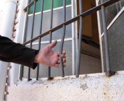 Rivadavia: roban U$S20.000, $30.000 y joyas de una casa