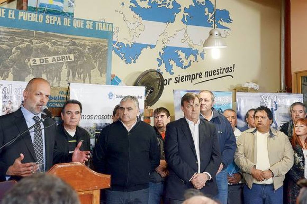 Buzzi firm� el convenio para ampliar la sede del Centro de Ex Combatientes en Trelew