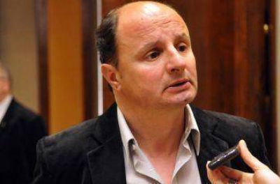 Con Karina, piden renuncia de intendente